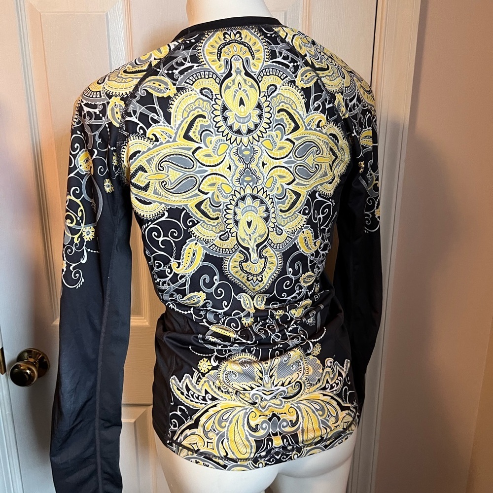 Like new Athleta yellow and gray paisley long sleeve athletic shirt
A14 - Picture 4 of 4